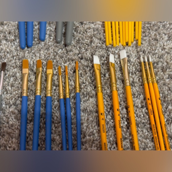 ARTISTICA Assorted Paintbrushes - Picture 6 of 8